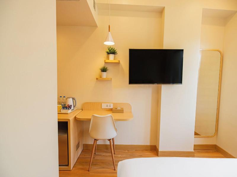 Bloom Hotel - Richmond Road image