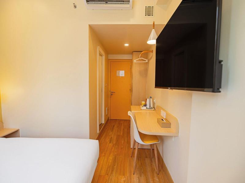 Bloom Hotel - Richmond Road image