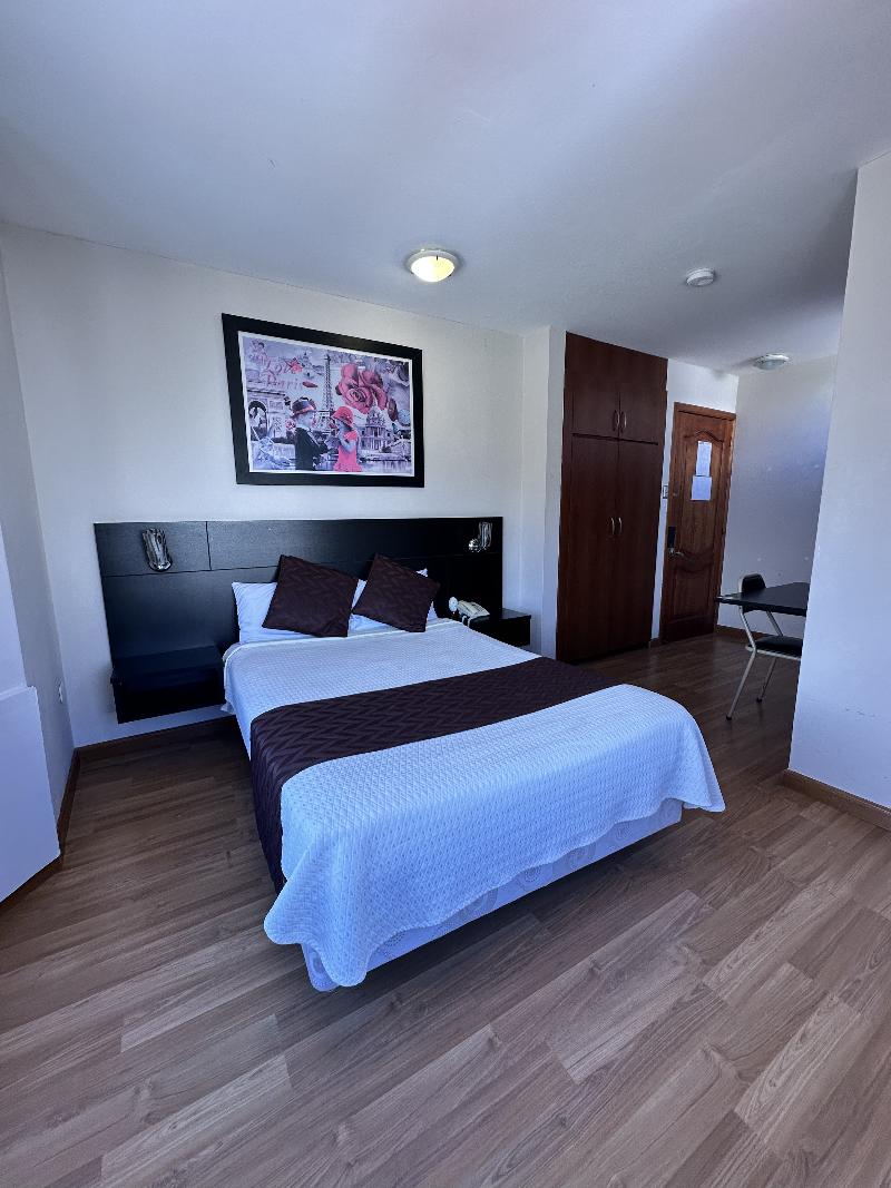 Hotel Versailles image