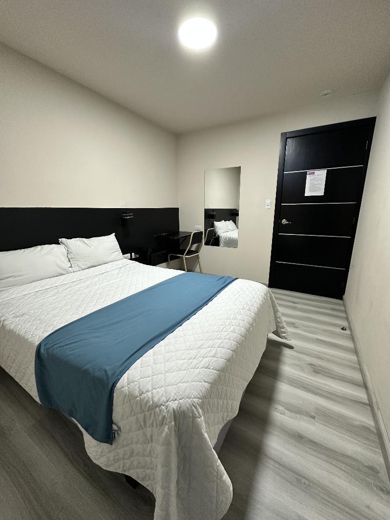 Hotel Versailles image