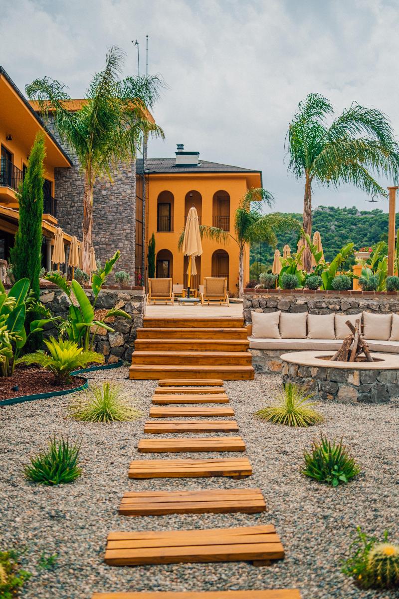 Theremotehotel image