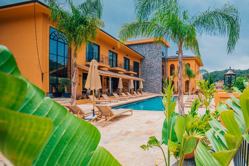 Theremotehotel image