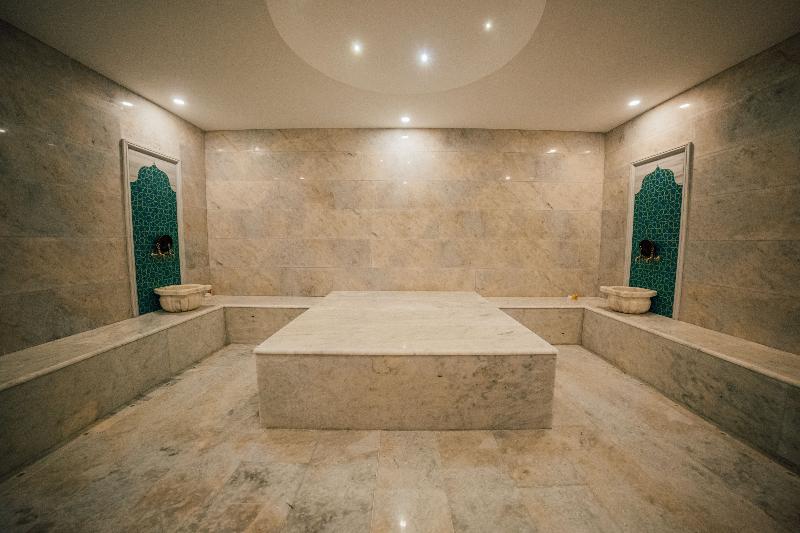 Theremotehotel image