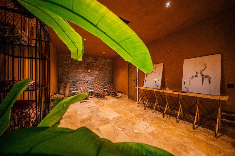 Theremotehotel image