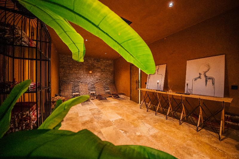 Theremotehotel image
