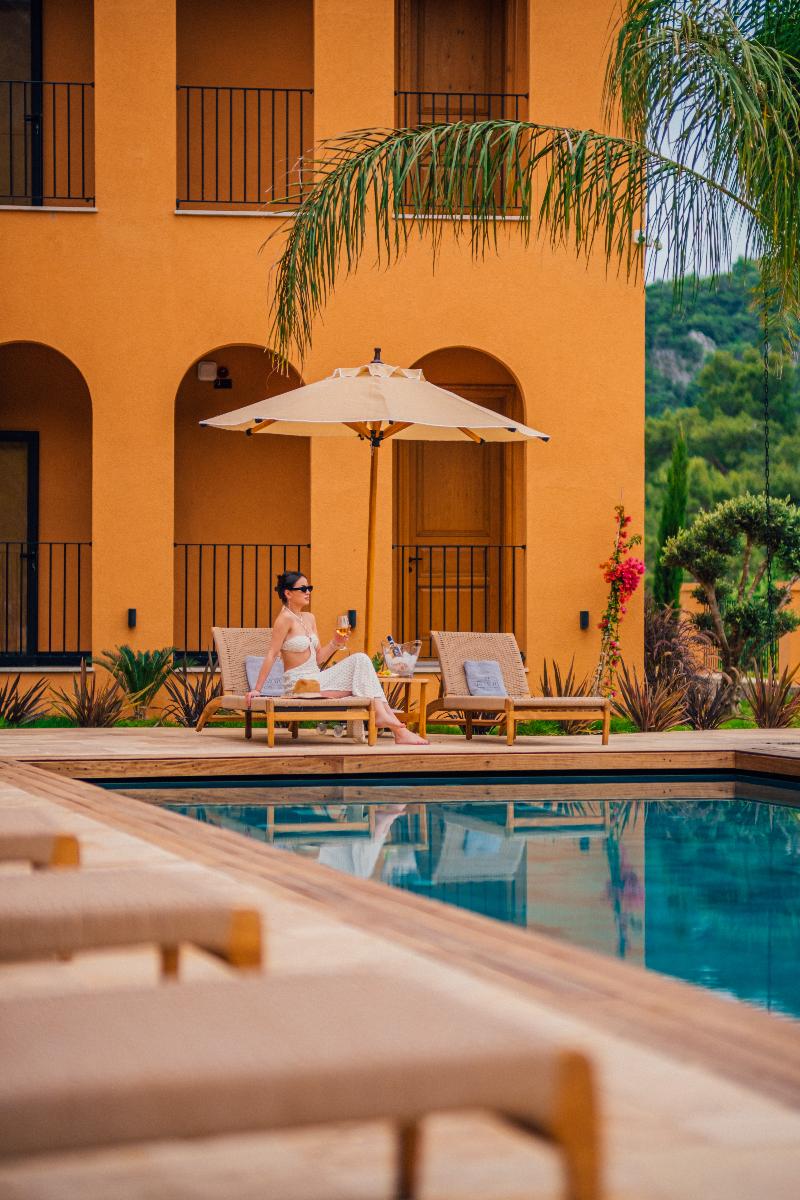 Theremotehotel image