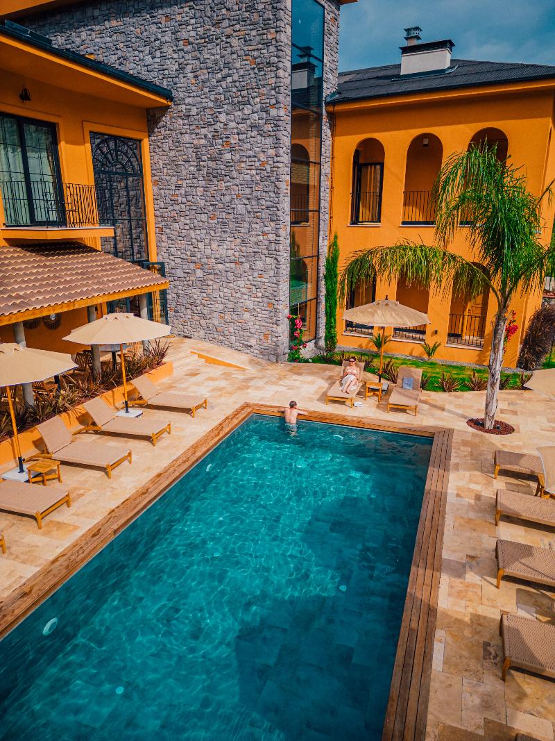 Theremotehotel image