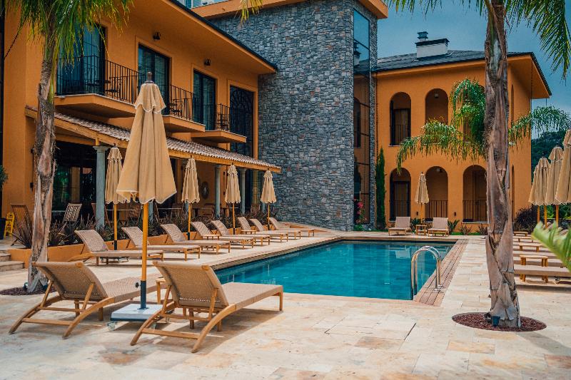Theremotehotel image