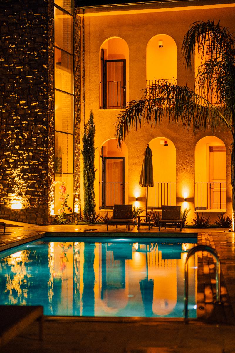 Theremotehotel image