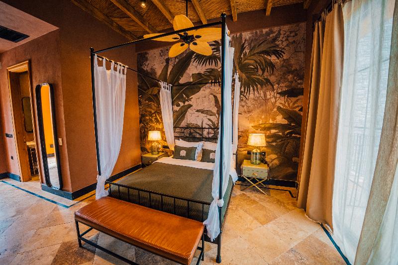 Theremotehotel image