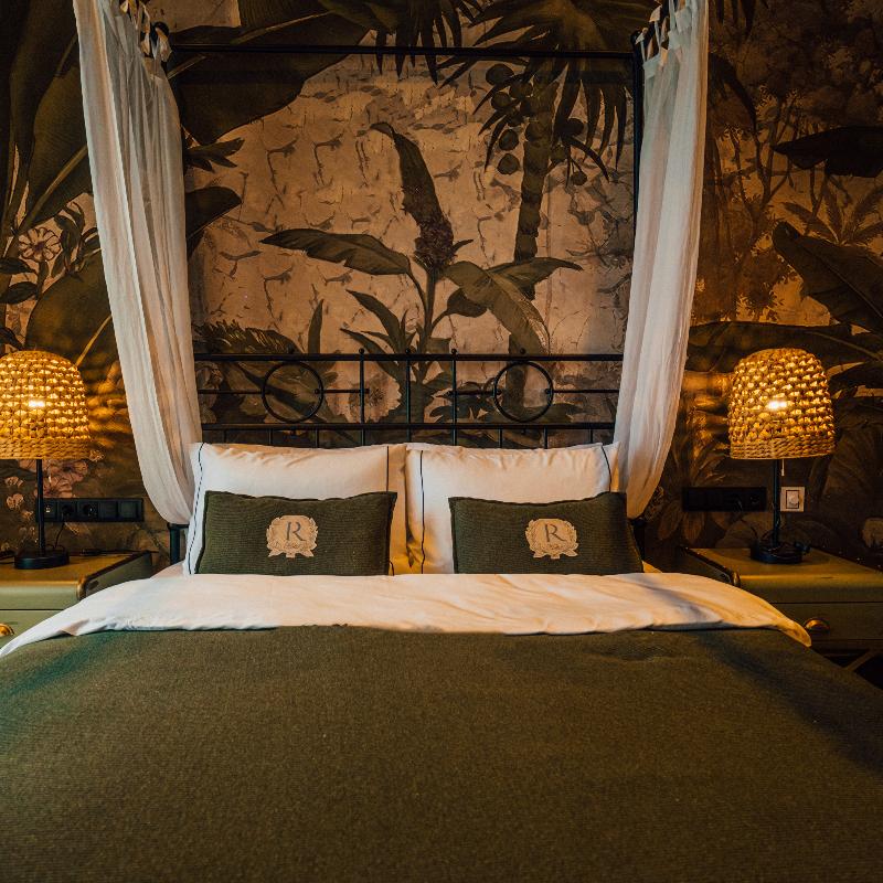 Theremotehotel image