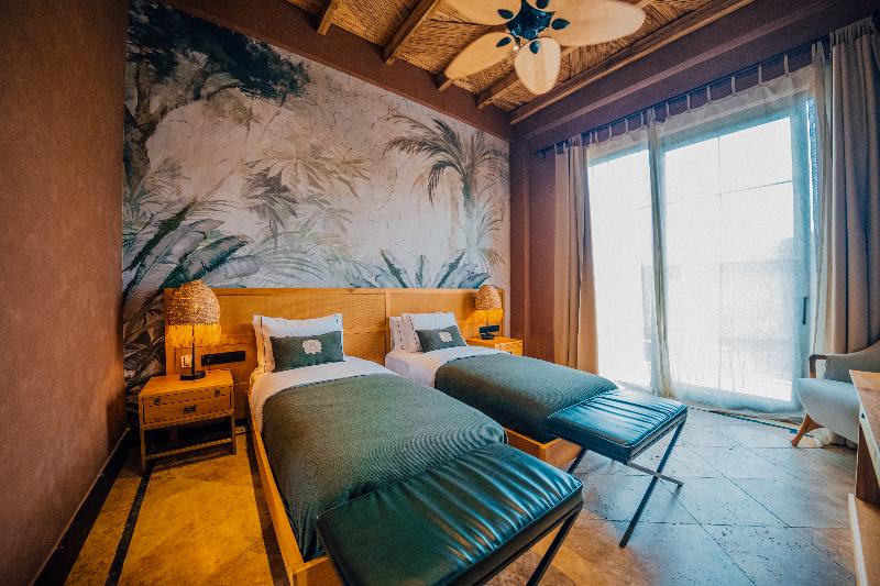 Theremotehotel image