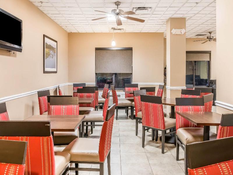 Comfort Suites Savannah North image