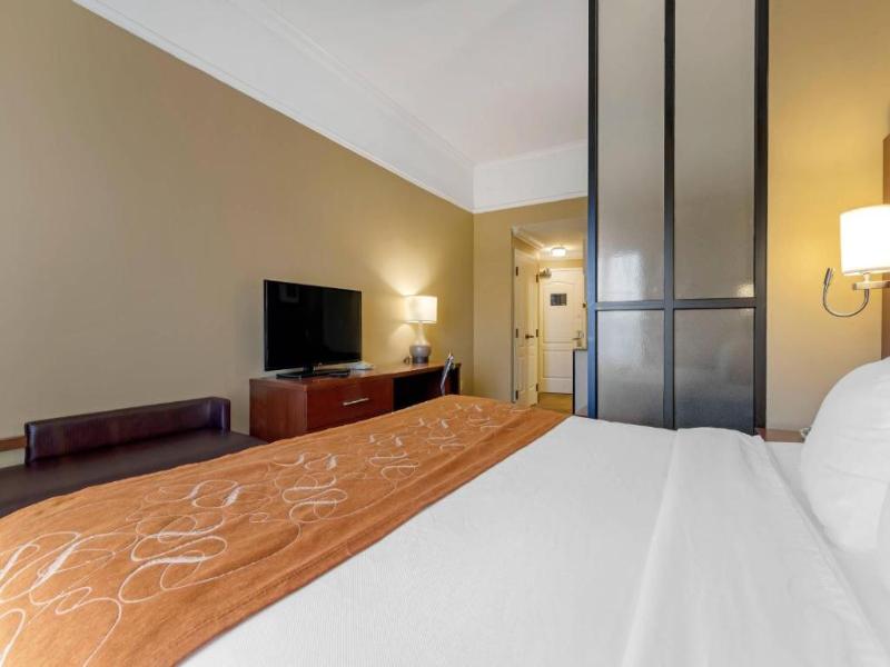 Comfort Suites Savannah North image