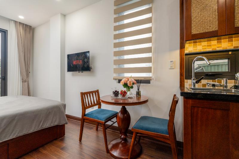 Evelyn Indochine Chic In Central Hanoi image