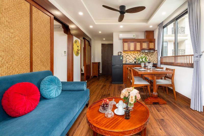 Evelyn Indochine Chic In Central Hanoi image