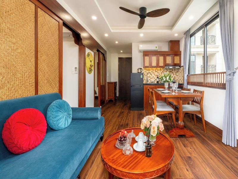 Evelyn Indochine Chic In Central Hanoi image