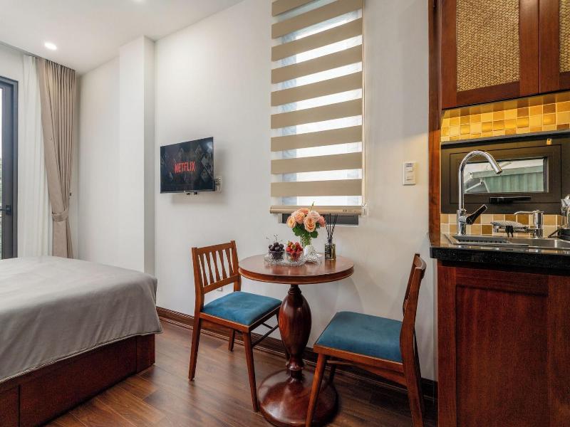 Evelyn Indochine Chic In Central Hanoi image