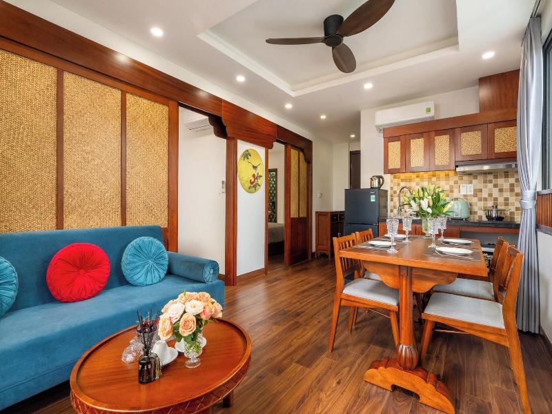 Evelyn Indochine Chic In Central Hanoi image
