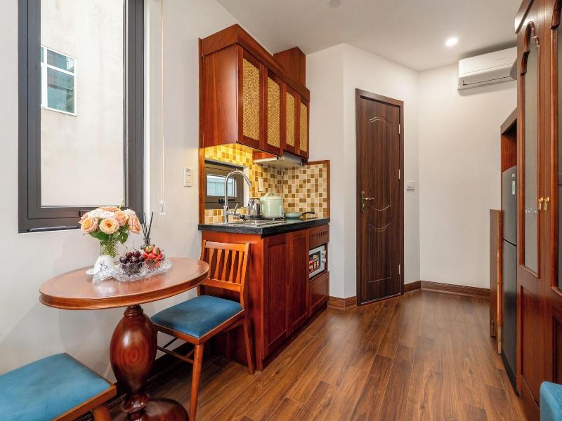 Evelyn Indochine Chic In Central Hanoi image