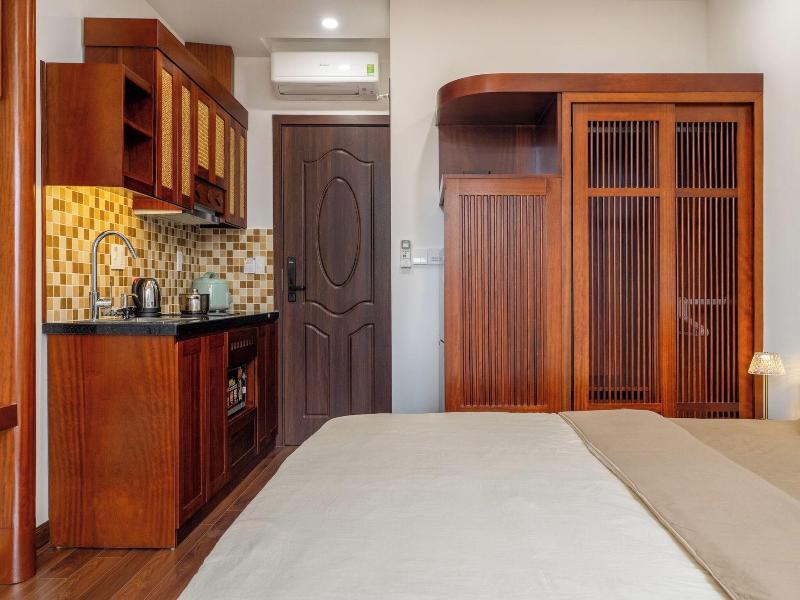 Evelyn Indochine Chic In Central Hanoi image