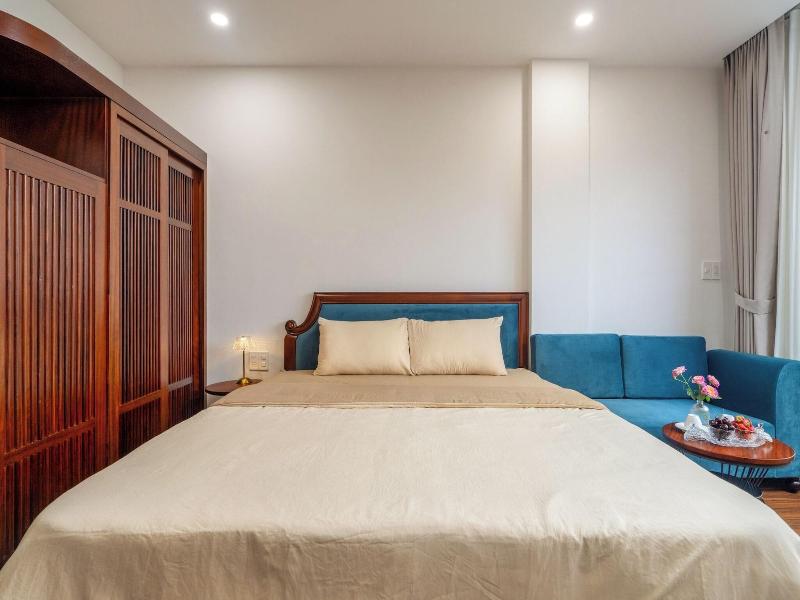 Evelyn Indochine Chic In Central Hanoi image
