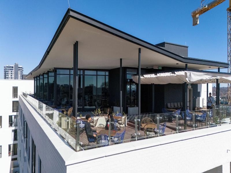One Rosebank Executive Apartment Hotel image