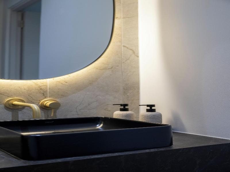 One Rosebank Executive Apartment Hotel image