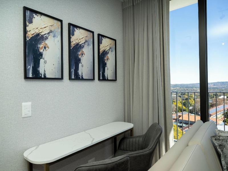 One Rosebank Executive Apartment Hotel image