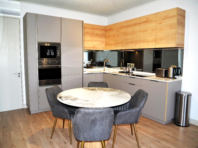 One Rosebank Executive Apartment Hotel image