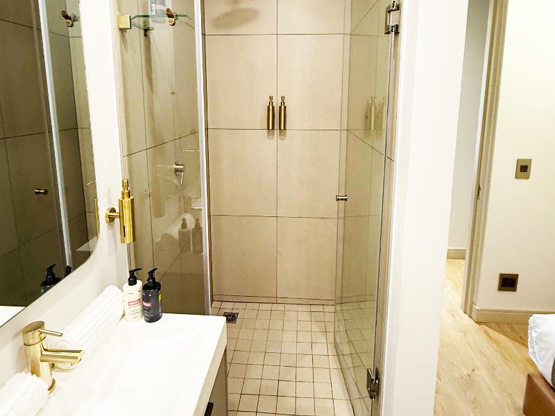 One Rosebank Executive Apartment Hotel image