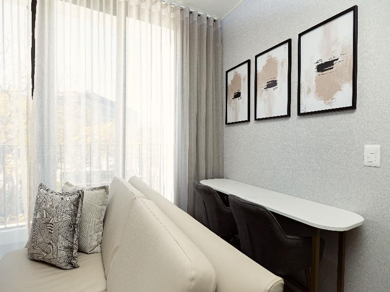 One Rosebank Executive Apartment Hotel image