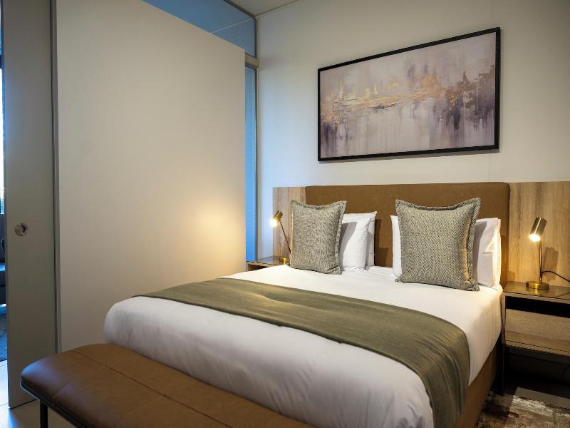 One Rosebank Executive Apartment Hotel image
