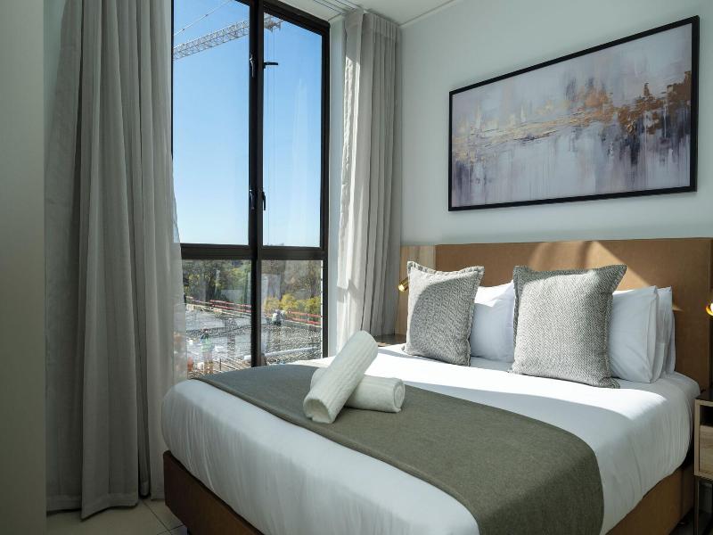 One Rosebank Executive Apartment Hotel image