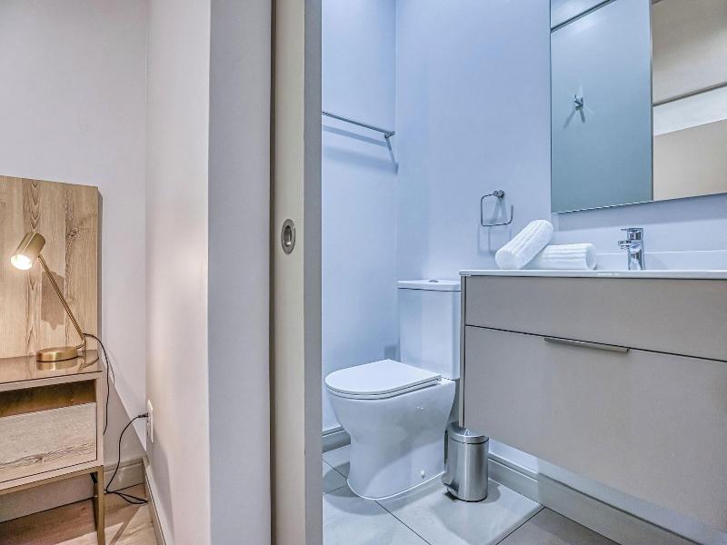 One Rosebank Executive Apartment Hotel image