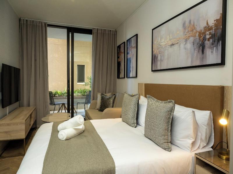 One Rosebank Executive Apartment Hotel image