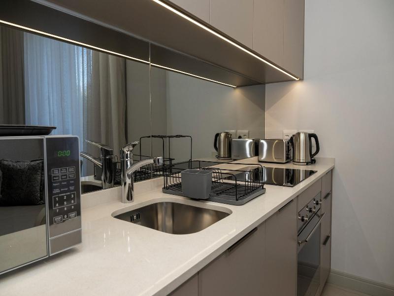 One Rosebank Executive Apartment Hotel image