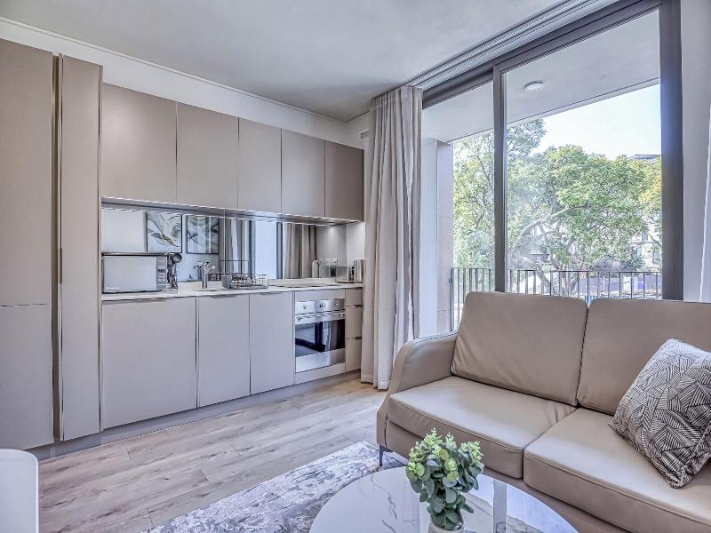 One Rosebank Executive Apartment Hotel image