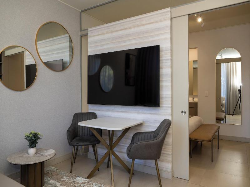 One Rosebank Executive Apartment Hotel image