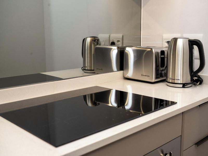 One Rosebank Executive Apartment Hotel image