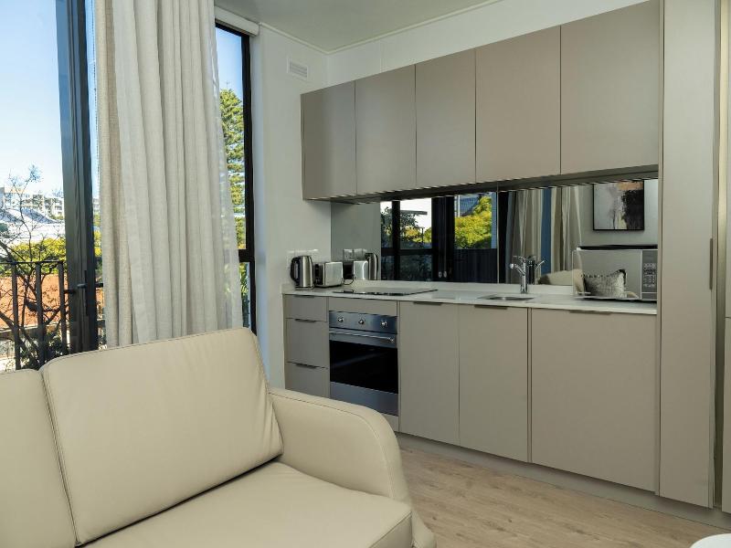 One Rosebank Executive Apartment Hotel image