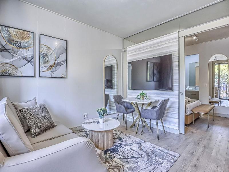 One Rosebank Executive Apartment Hotel image