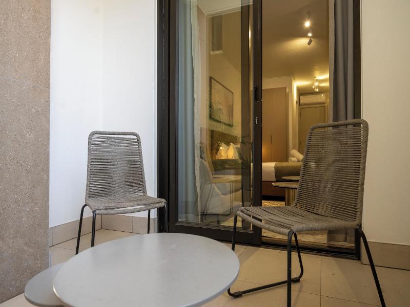 One Rosebank Executive Apartment Hotel image