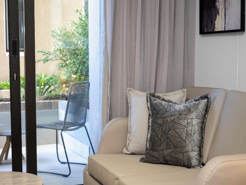 One Rosebank Executive Apartment Hotel image