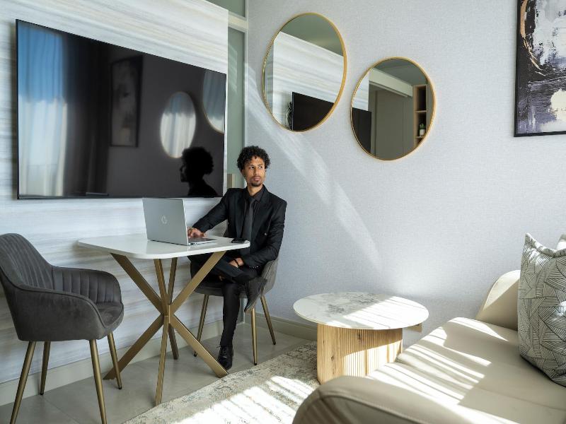 One Rosebank Executive Apartment Hotel image