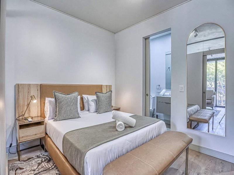 One Rosebank Executive Apartment Hotel image