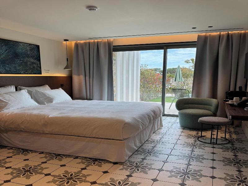 Hotel Chateau Rose image