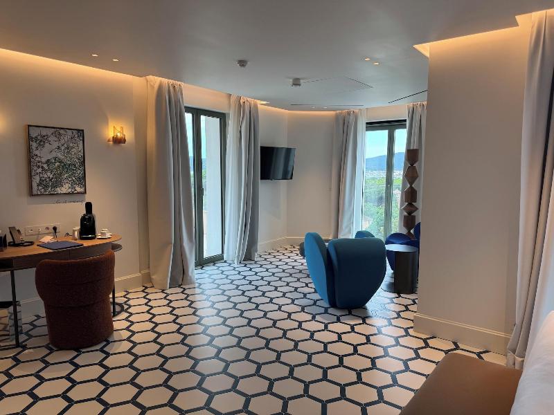 Hotel Chateau Rose image
