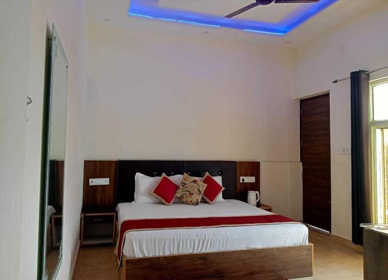 Sunny Pines Resort image