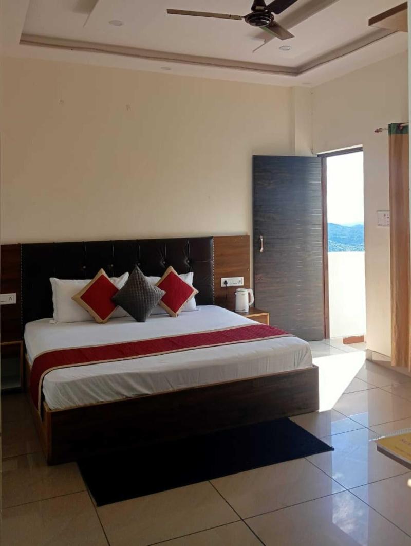 Sunny Pines Resort image